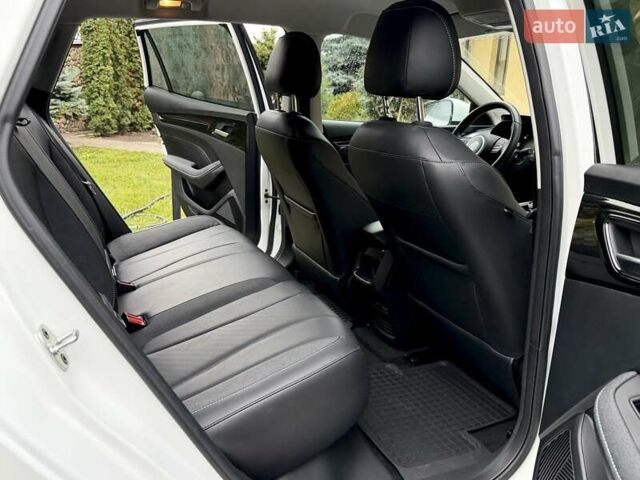 Белый МГ 5 EV, объемом двигателя 0 л и пробегом 23 тыс. км за 17800 $, фото 49 на Automoto.ua