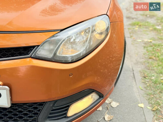Помаранчевий МГ 6, об'ємом двигуна 1.8 л та пробігом 158 тис. км за 5850 $, фото 13 на Automoto.ua