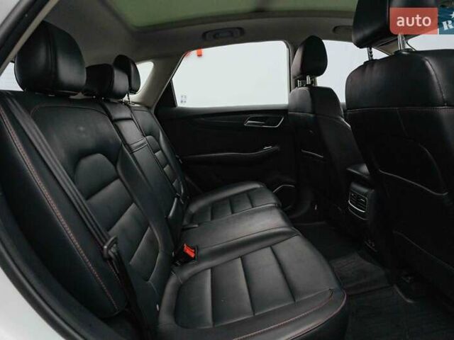 Белый МГ HS, объемом двигателя 1.49 л и пробегом 37 тыс. км за 17909 $, фото 7 на Automoto.ua