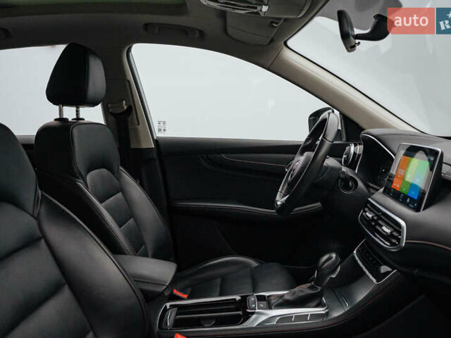 Белый МГ HS, объемом двигателя 1.49 л и пробегом 37 тыс. км за 17909 $, фото 4 на Automoto.ua