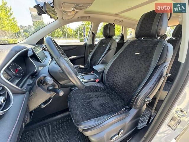 Белый МГ HS, объемом двигателя 1.49 л и пробегом 36 тыс. км за 18490 $, фото 7 на Automoto.ua
