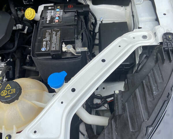 Белый МГ HS, объемом двигателя 2 л и пробегом 30 тыс. км за 19400 $, фото 37 на Automoto.ua