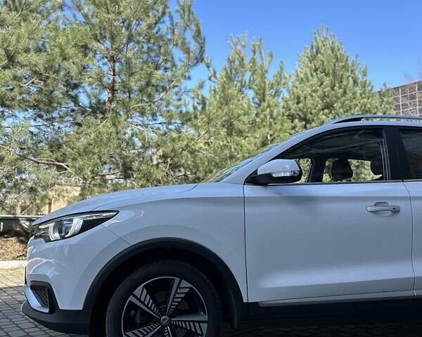Белый МГ ZS EV, объемом двигателя 0 л и пробегом 156 тыс. км за 13599 $, фото 6 на Automoto.ua