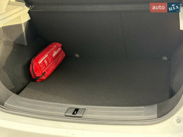 Белый МГ ZS EV, объемом двигателя 0 л и пробегом 52 тыс. км за 13650 $, фото 59 на Automoto.ua