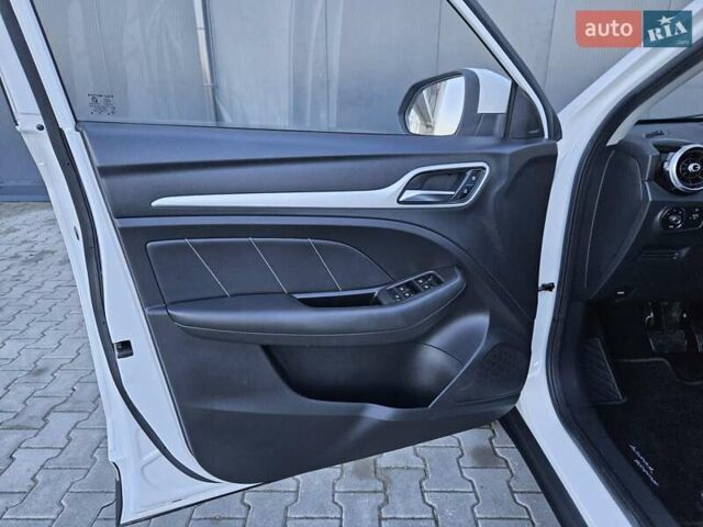 Белый МГ ZS EV, объемом двигателя 0 л и пробегом 62 тыс. км за 13700 $, фото 74 на Automoto.ua