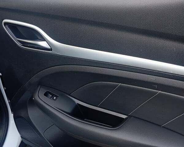 Белый МГ ZS EV, объемом двигателя 0 л и пробегом 36 тыс. км за 12999 $, фото 17 на Automoto.ua