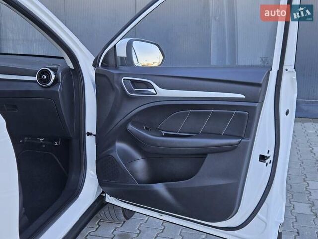 Белый МГ ZS EV, объемом двигателя 0 л и пробегом 62 тыс. км за 13700 $, фото 69 на Automoto.ua