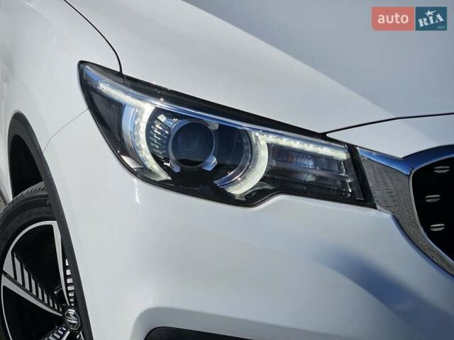 Белый МГ ZS EV, объемом двигателя 0 л и пробегом 62 тыс. км за 13700 $, фото 18 на Automoto.ua