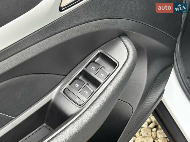 Белый МГ ZS EV, объемом двигателя 0 л и пробегом 45 тыс. км за 14300 $, фото 15 на Automoto.ua