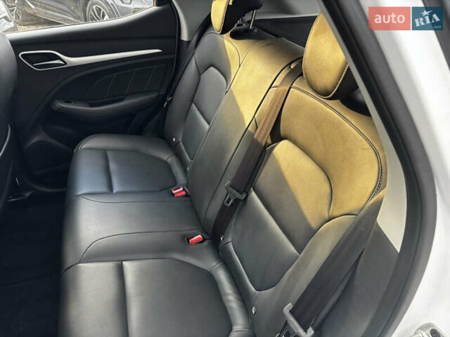 Белый МГ ZS EV, объемом двигателя 0 л и пробегом 57 тыс. км за 14100 $, фото 34 на Automoto.ua