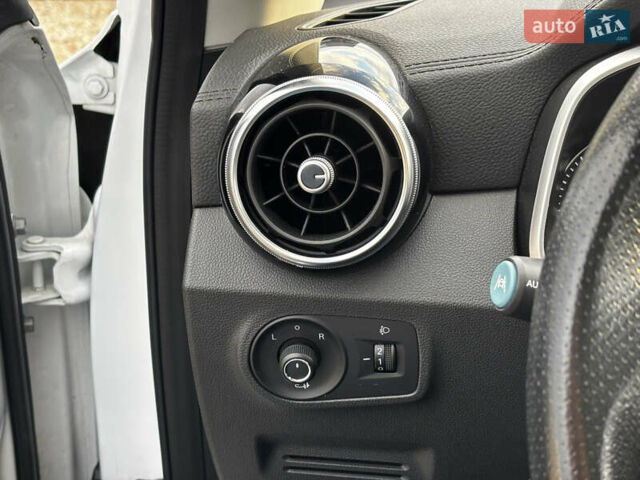 Белый МГ ZS EV, объемом двигателя 0 л и пробегом 57 тыс. км за 14100 $, фото 20 на Automoto.ua