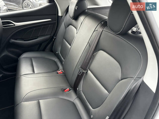 Белый МГ ZS EV, объемом двигателя 0 л и пробегом 45 тыс. км за 14300 $, фото 38 на Automoto.ua