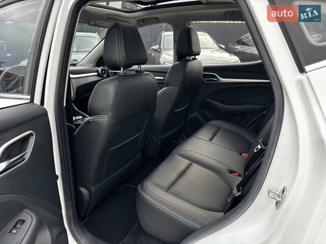 Белый МГ ZS EV, объемом двигателя 0 л и пробегом 45 тыс. км за 14300 $, фото 35 на Automoto.ua