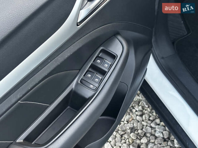 Білий МГ ZS EV, об'ємом двигуна 0 л та пробігом 70 тис. км за 13850 $, фото 16 на Automoto.ua