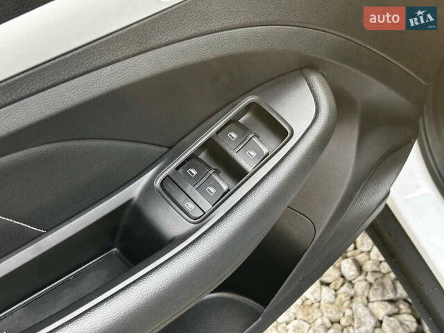 Белый МГ ZS EV, объемом двигателя 0 л и пробегом 57 тыс. км за 14100 $, фото 13 на Automoto.ua