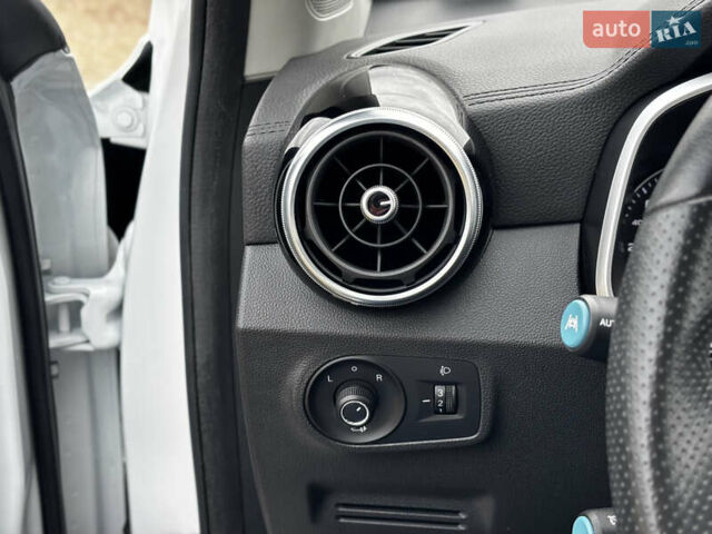 Білий МГ ZS EV, об'ємом двигуна 0 л та пробігом 42 тис. км за 14450 $, фото 38 на Automoto.ua