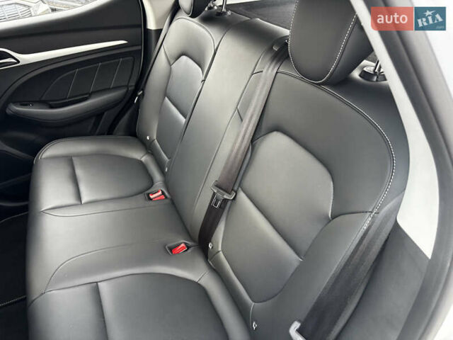 Белый МГ ZS EV, объемом двигателя 0 л и пробегом 36 тыс. км за 14000 $, фото 36 на Automoto.ua