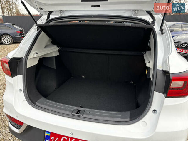 Белый МГ ZS EV, объемом двигателя 0 л и пробегом 45 тыс. км за 14300 $, фото 42 на Automoto.ua