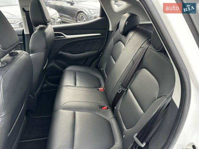 Белый МГ ZS EV, объемом двигателя 0 л и пробегом 45 тыс. км за 14300 $, фото 39 на Automoto.ua
