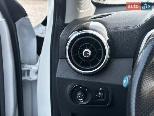 Білий МГ ZS EV, об'ємом двигуна 0 л та пробігом 70 тис. км за 13850 $, фото 34 на Automoto.ua