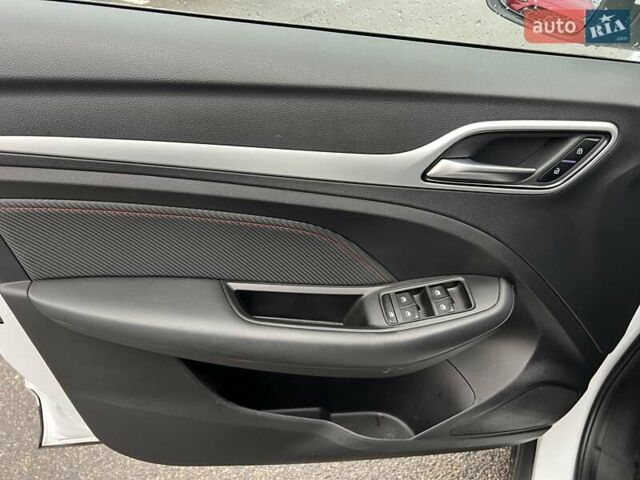 Белый МГ ZS EV, объемом двигателя 0 л и пробегом 32 тыс. км за 17969 $, фото 15 на Automoto.ua