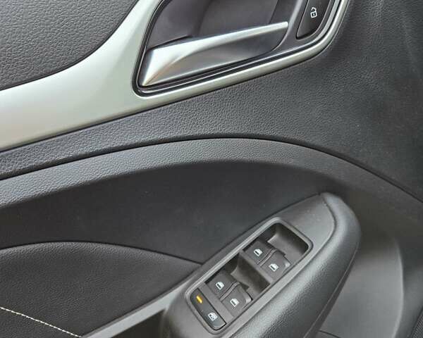 Чорний МГ ZS EV, об'ємом двигуна 0 л та пробігом 182 тис. км за 13200 $, фото 56 на Automoto.ua