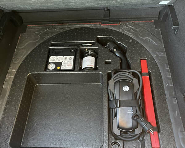 Красный МГ ZS EV, объемом двигателя 0 л и пробегом 16 тыс. км за 13900 $, фото 5 на Automoto.ua