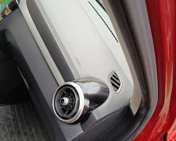 Красный МГ ZS EV, объемом двигателя 0 л и пробегом 46 тыс. км за 14900 $, фото 12 на Automoto.ua