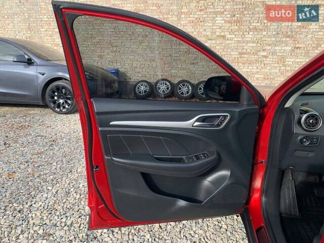 Красный МГ ZS EV, объемом двигателя 0 л и пробегом 77 тыс. км за 14299 $, фото 22 на Automoto.ua