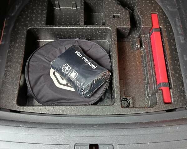 Красный МГ ZS EV, объемом двигателя 0 л и пробегом 46 тыс. км за 14900 $, фото 17 на Automoto.ua