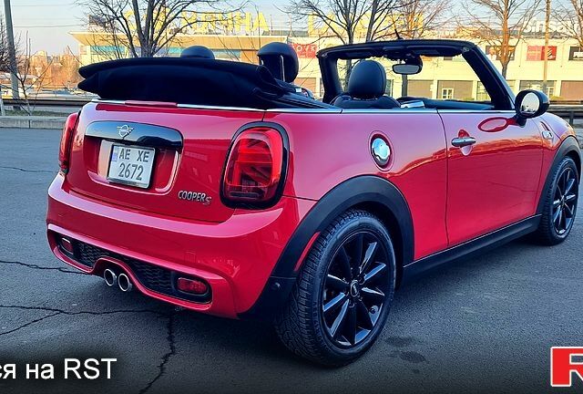Червоний Міні Cabrio, об'ємом двигуна 2 л та пробігом 32 тис. км за 13300 $, фото 4 на Automoto.ua