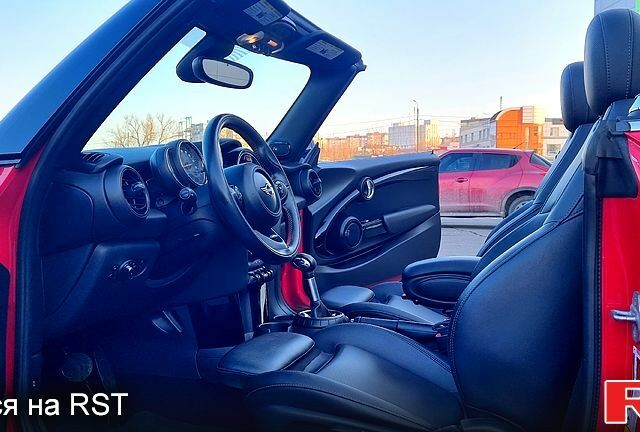Червоний Міні Cabrio, об'ємом двигуна 2 л та пробігом 32 тис. км за 13300 $, фото 10 на Automoto.ua