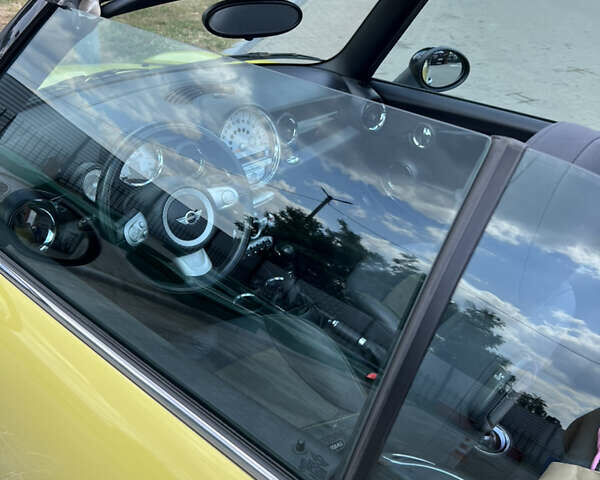 Жовтий Міні Cabrio, об'ємом двигуна 1.6 л та пробігом 85 тис. км за 8888 $, фото 4 на Automoto.ua