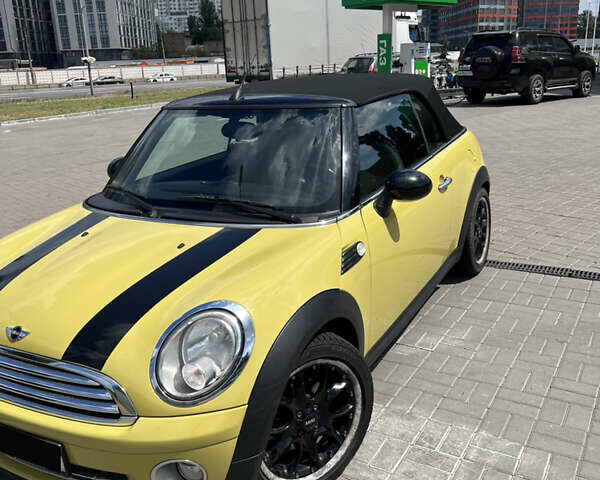 Жовтий Міні Cabrio, об'ємом двигуна 1.6 л та пробігом 85 тис. км за 8888 $, фото 16 на Automoto.ua