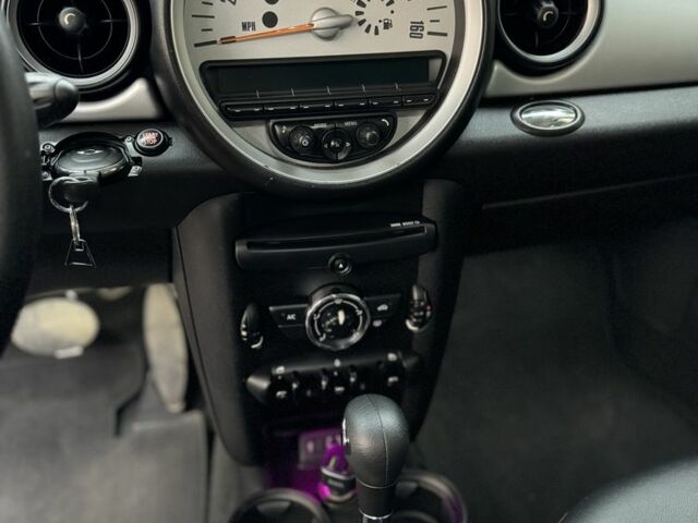 Белый Мини Клабмен, объемом двигателя 1.6 л и пробегом 200 тыс. км за 8199 $, фото 6 на Automoto.ua