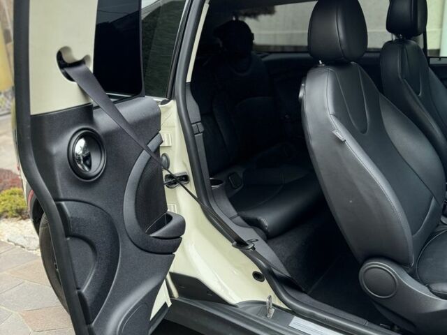 Белый Мини Клабмен, объемом двигателя 1.6 л и пробегом 200 тыс. км за 8199 $, фото 7 на Automoto.ua