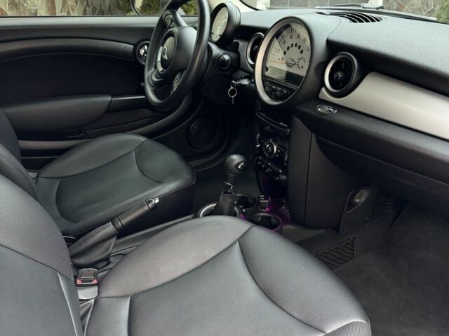 Белый Мини Клабмен, объемом двигателя 1.6 л и пробегом 200 тыс. км за 8199 $, фото 4 на Automoto.ua