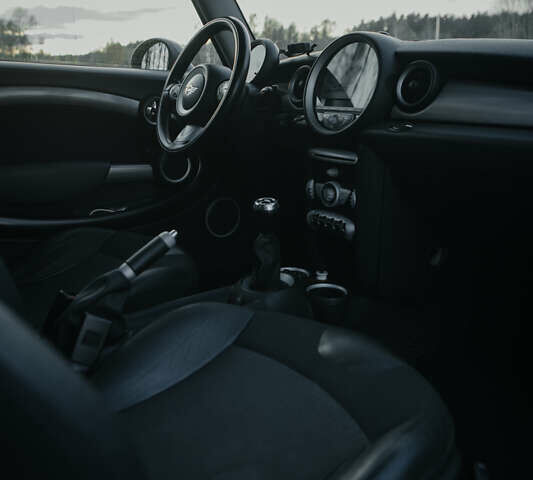 Білий Міні Клубмен, об'ємом двигуна 1.6 л та пробігом 200 тис. км за 7000 $, фото 12 на Automoto.ua