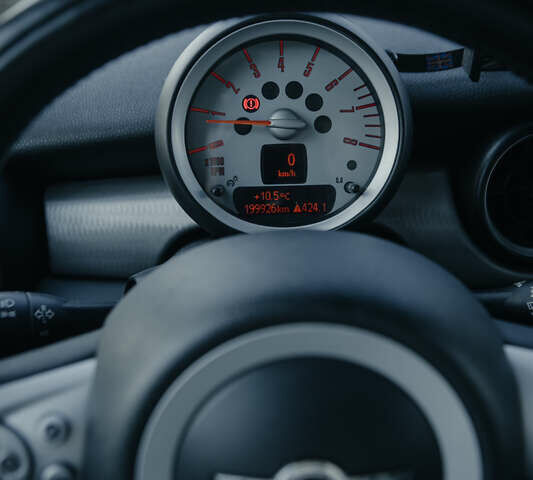 Білий Міні Клубмен, об'ємом двигуна 1.6 л та пробігом 200 тис. км за 7000 $, фото 16 на Automoto.ua