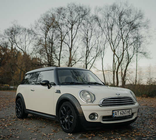 Білий Міні Клубмен, об'ємом двигуна 1.6 л та пробігом 200 тис. км за 7000 $, фото 1 на Automoto.ua