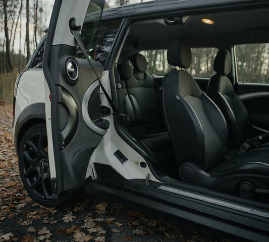 Білий Міні Клубмен, об'ємом двигуна 1.6 л та пробігом 200 тис. км за 7000 $, фото 13 на Automoto.ua