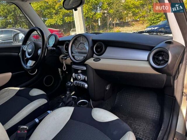 Білий Міні Клубмен, об'ємом двигуна 1.6 л та пробігом 158 тис. км за 7200 $, фото 9 на Automoto.ua