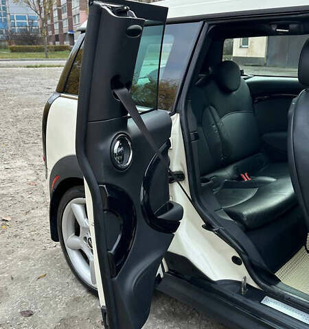 Белый Мини Клабмен, объемом двигателя 1.6 л и пробегом 198 тыс. км за 7900 $, фото 18 на Automoto.ua