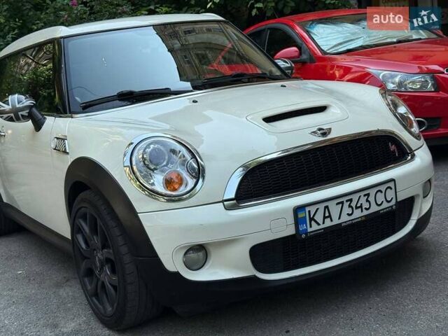 Білий Міні Клубмен, об'ємом двигуна 1.6 л та пробігом 186 тис. км за 8250 $, фото 22 на Automoto.ua