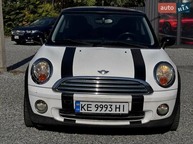 Білий Міні Клубмен, об'ємом двигуна 1.6 л та пробігом 158 тис. км за 7200 $, фото 2 на Automoto.ua