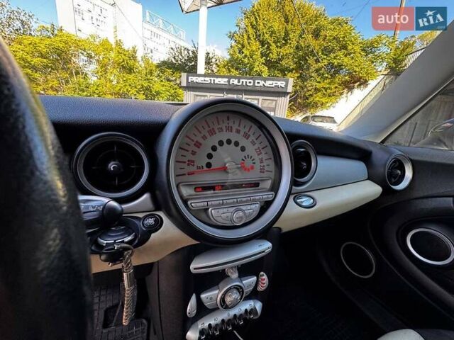 Білий Міні Клубмен, об'ємом двигуна 1.6 л та пробігом 158 тис. км за 7200 $, фото 15 на Automoto.ua