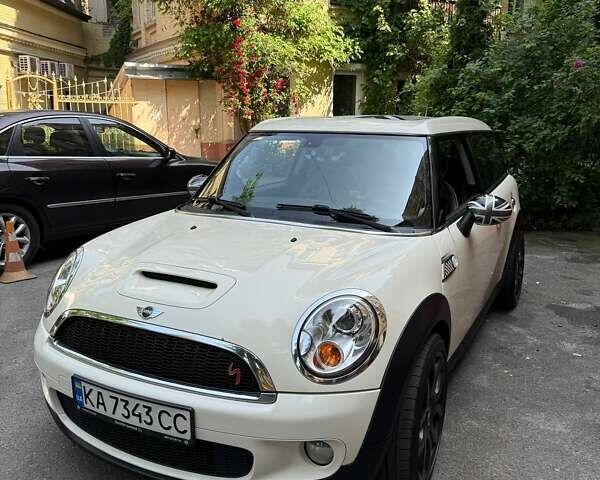 Білий Міні Клубмен, об'ємом двигуна 1.6 л та пробігом 186 тис. км за 8250 $, фото 23 на Automoto.ua