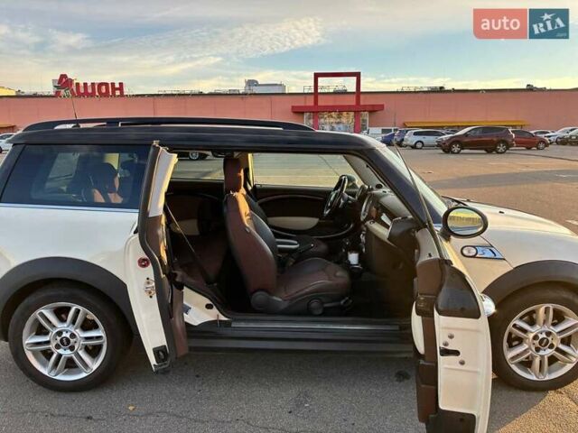 Білий Міні Клубмен, об'ємом двигуна 1.56 л та пробігом 324 тис. км за 9000 $, фото 15 на Automoto.ua
