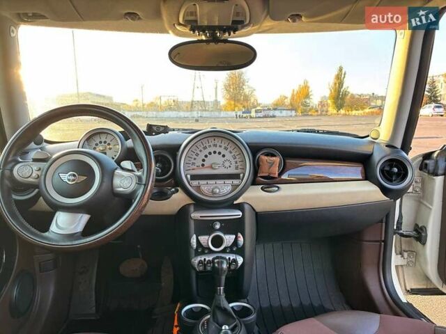 Білий Міні Клубмен, об'ємом двигуна 1.56 л та пробігом 324 тис. км за 9000 $, фото 19 на Automoto.ua
