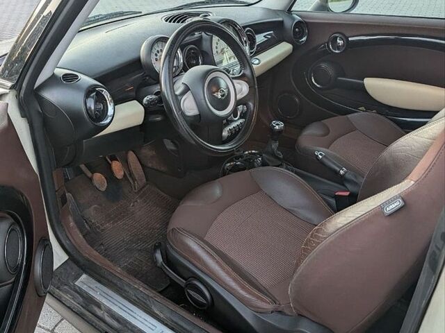 Білий Міні Клубмен, об'ємом двигуна 1.4 л та пробігом 208 тис. км за 5500 $, фото 6 на Automoto.ua